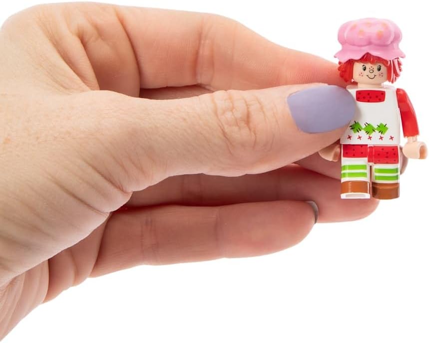 Strawberry Shortcake Bakery Build Set & Figure - 112 pieces