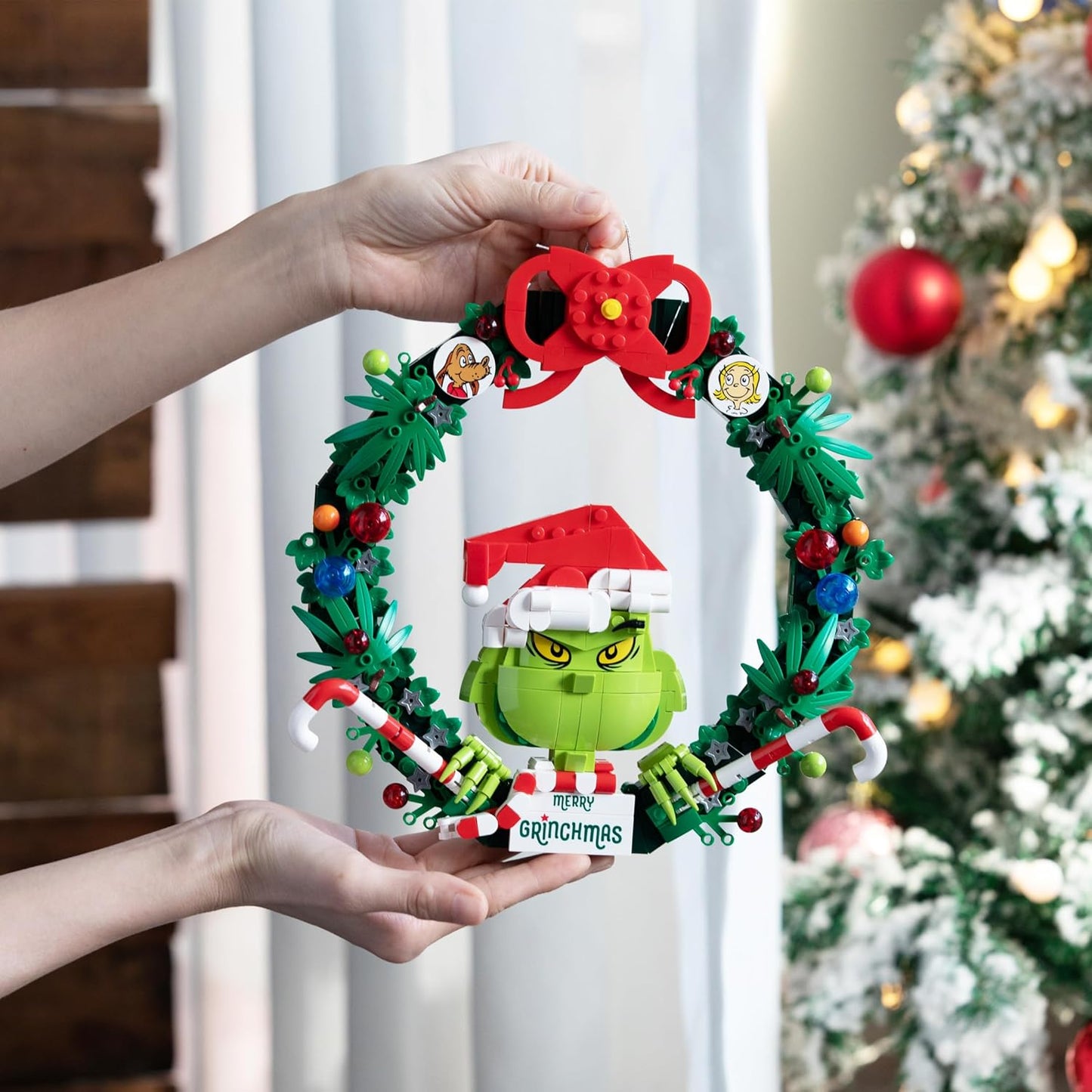 Brickcraft Grinch Wreath Brick Building Blocks Kit, 523 pieces Christmas Holiday Décor and Fun Hanging Display